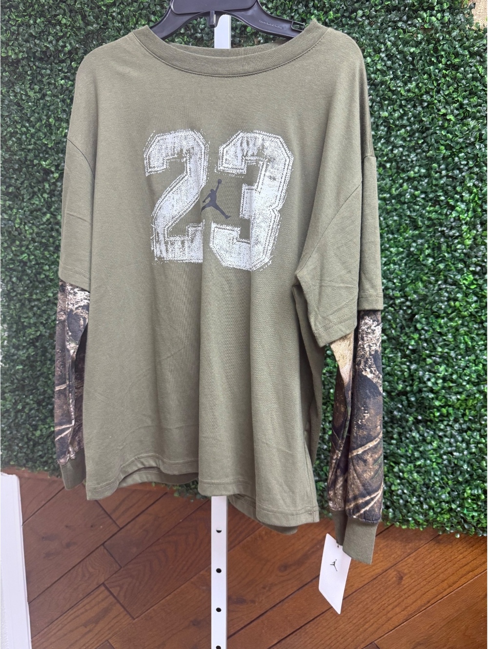 NWT Boys jordan long sleeve Large